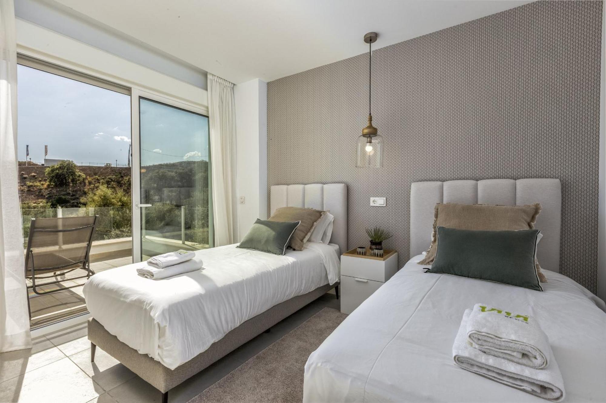 Vivi Homes - Casa Element Pool, Terrace & Golf Apartment