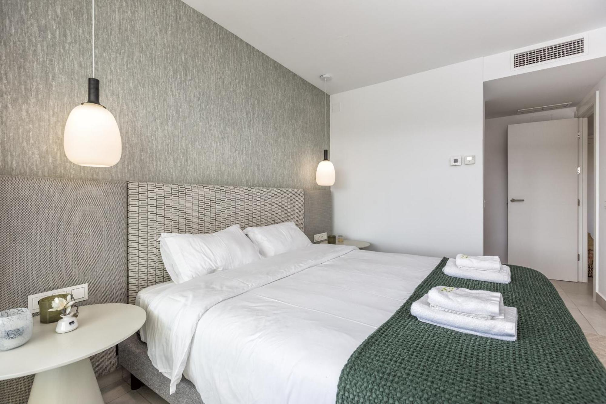Vivi Homes - Casa Element Pool, Terrace & Golf * Marbella